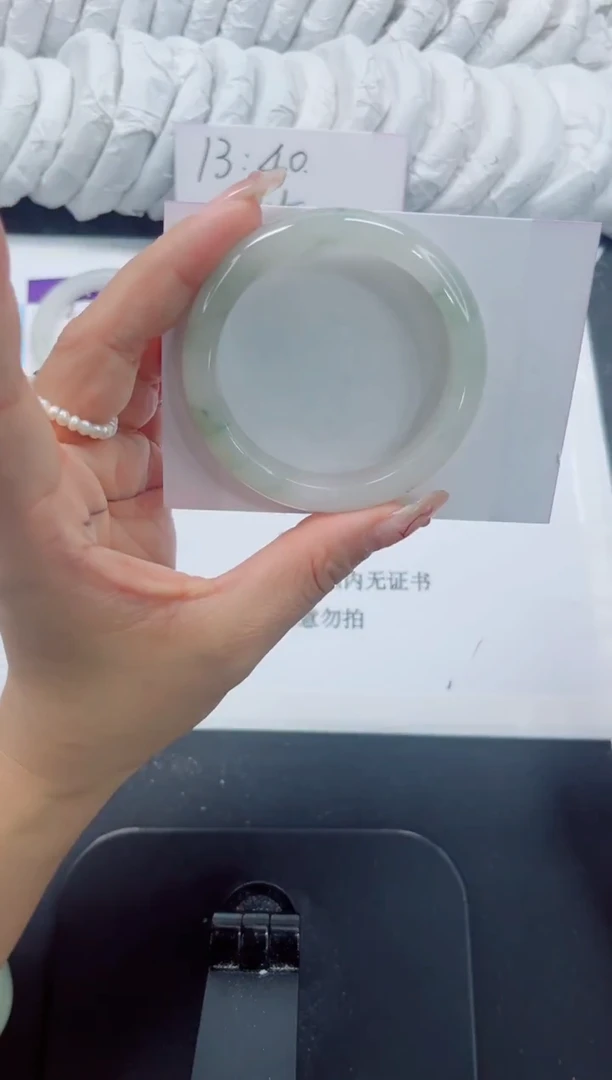 未镶嵌手镯石英质玉23-51.5