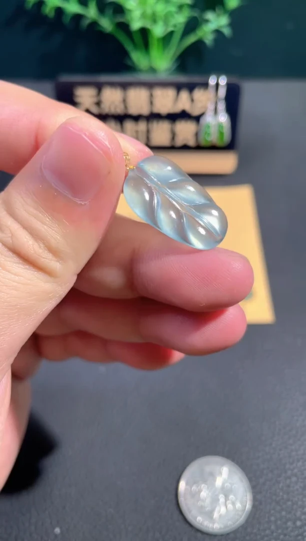 颈饰18K金镶嵌翡翠翡翠