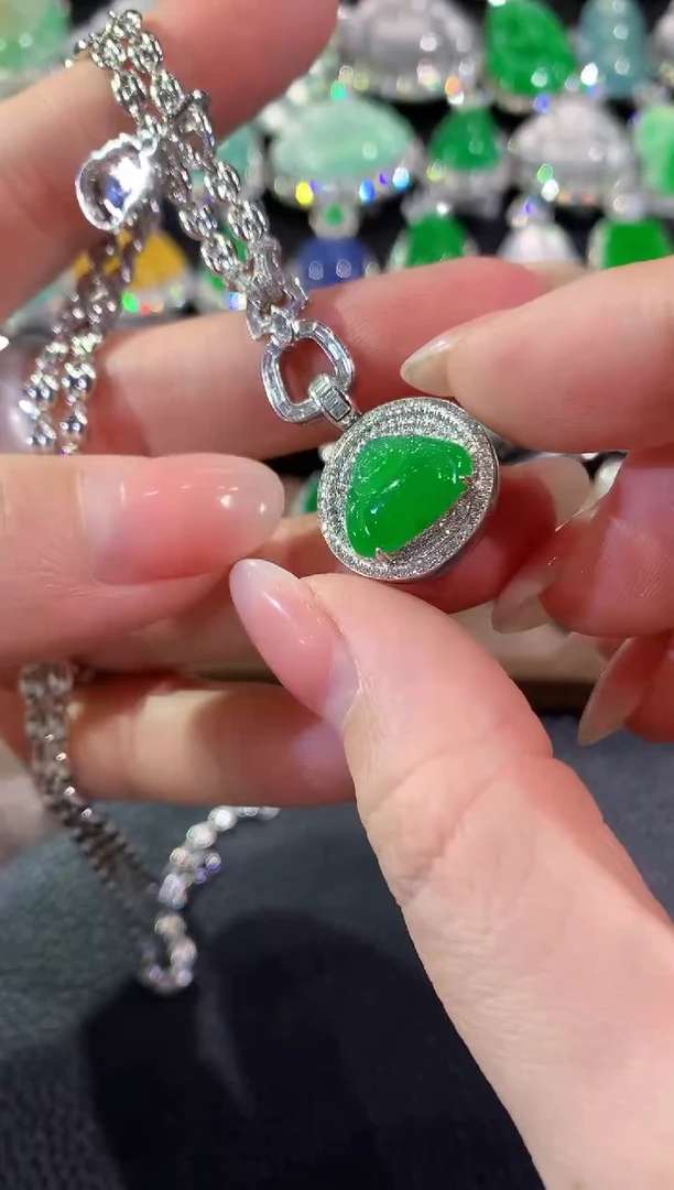 吊坠(不含链)18K金镶嵌翡翠C92