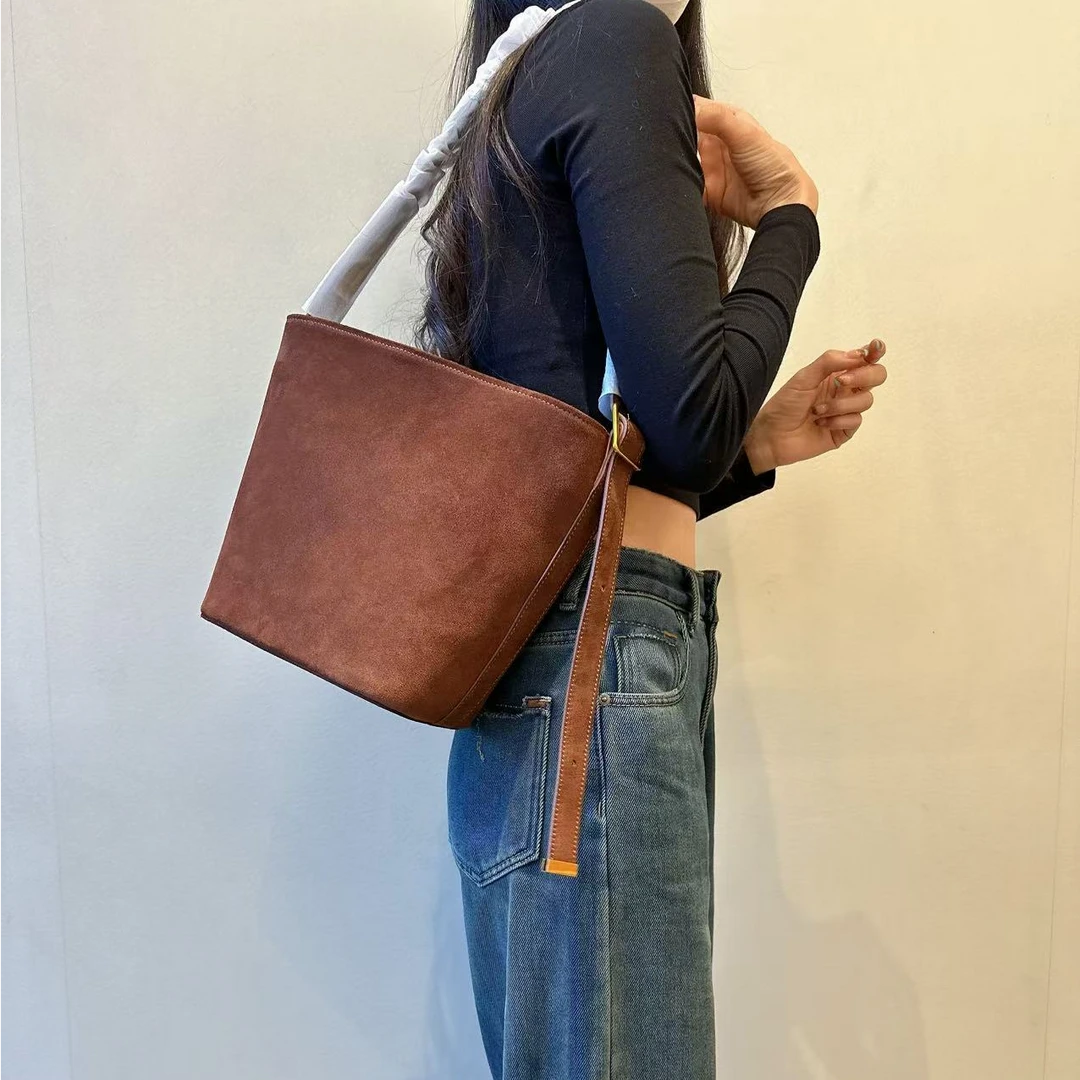 新款头层牛皮女包真皮女包磨砂皮牛反绒皮水桶包粉丝福利新店开业