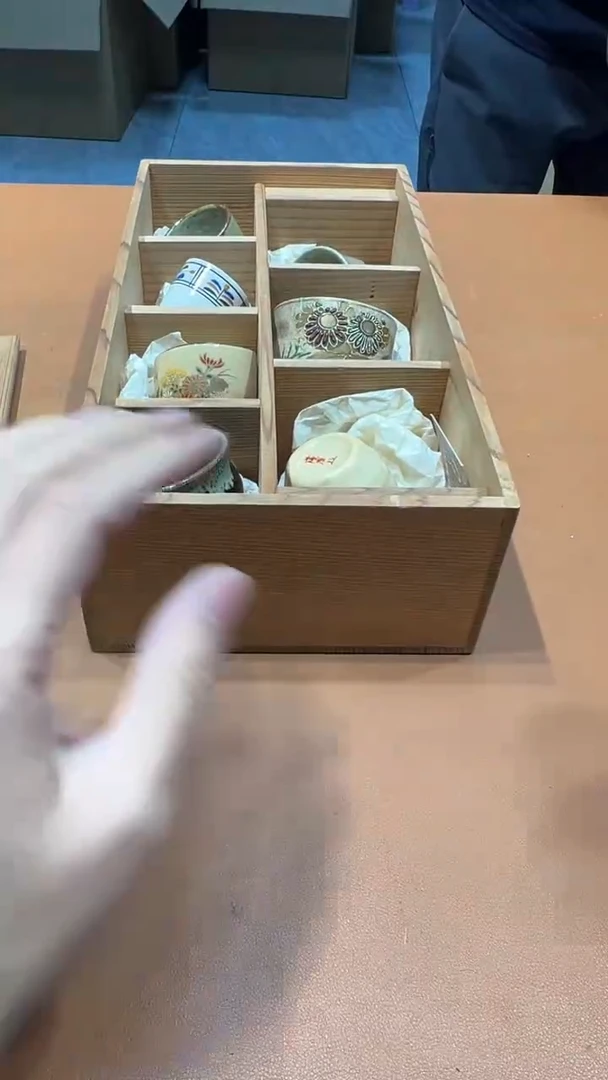 相*人阿达西日瓷摆件683