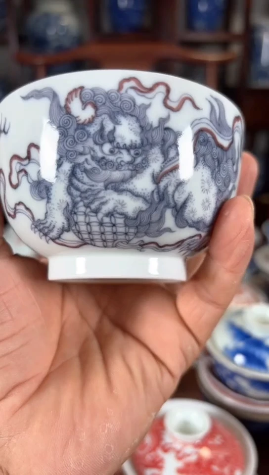 柴窑釉里红双狮纹杯杯