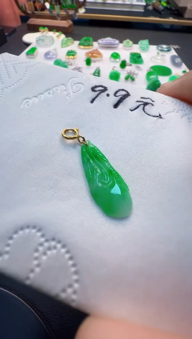 翡翠18K金镶嵌吊坠(不含链)9.9