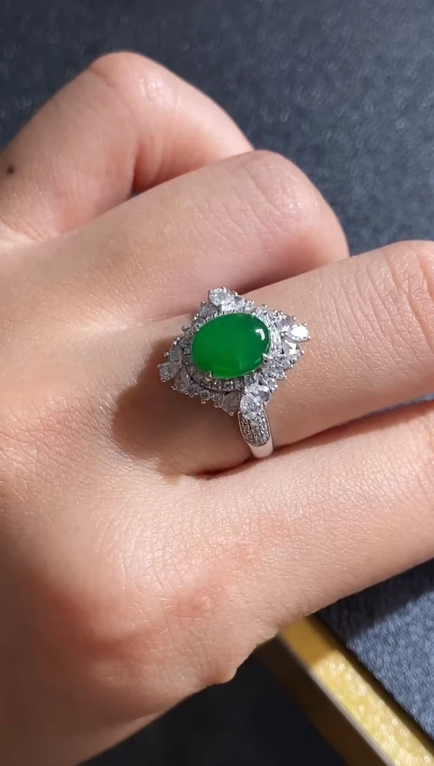 18K金镶嵌戒指翡翠天然缅甸A货翡翠