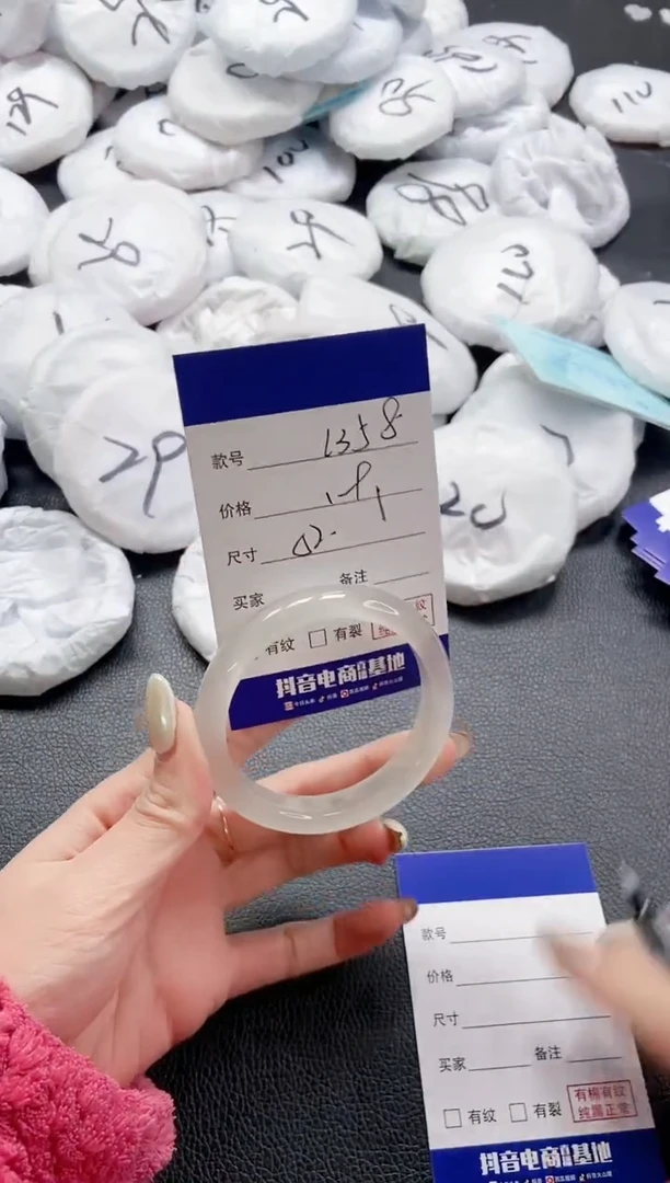 【闪购商品】石英质玉手镯未镶嵌 5L358-52