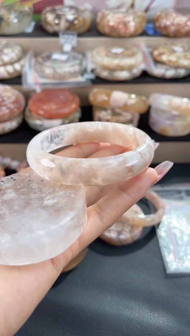 未镶嵌手镯石英质玉59