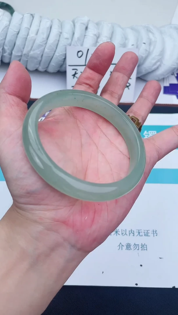 未镶嵌手镯石英质玉107-64