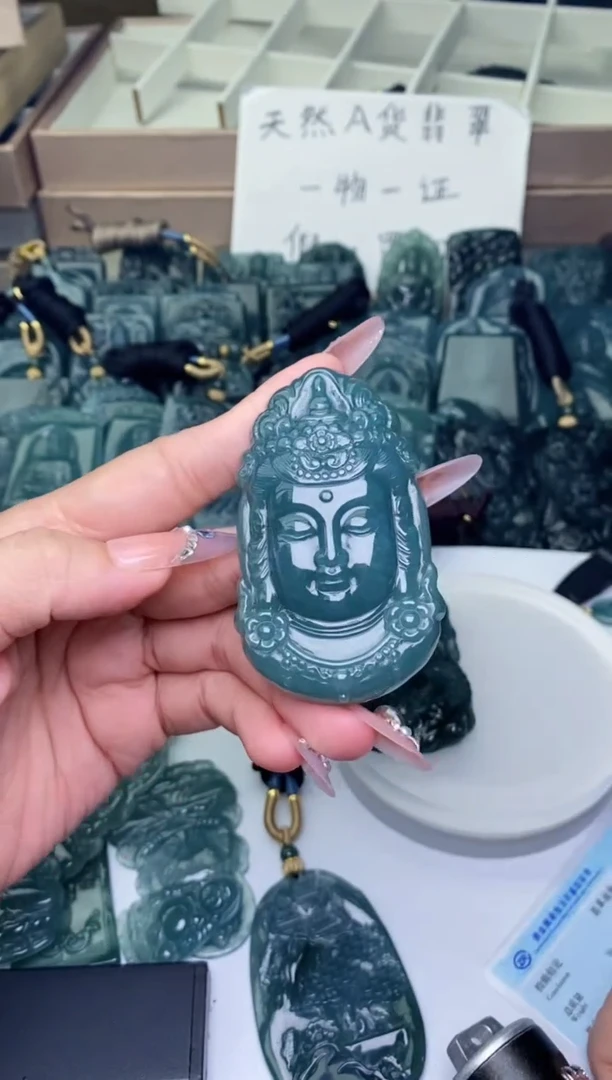 颈饰未镶嵌翡翠