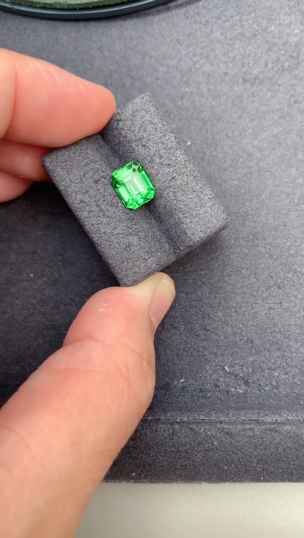 珠宝半成品未镶嵌石榴石2ct沙弗莱