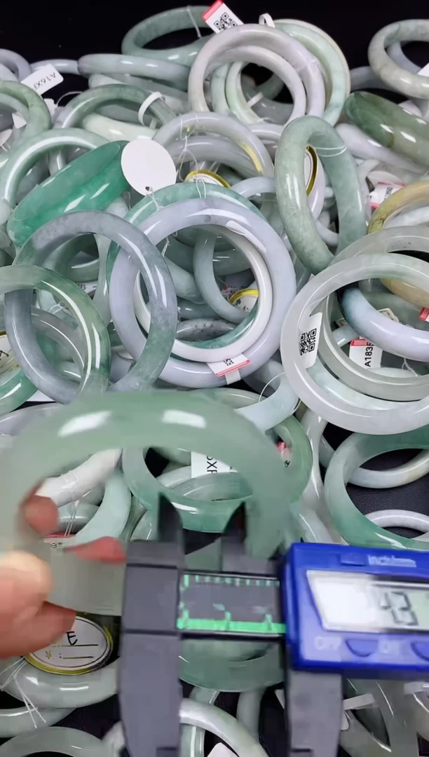 未镶嵌手镯翡翠手镯