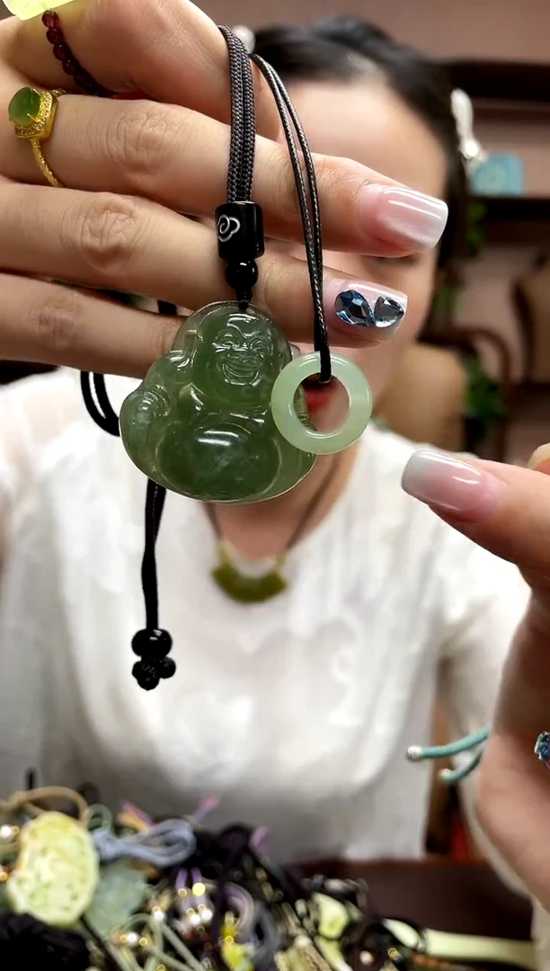 岫玉未镶嵌颈饰·