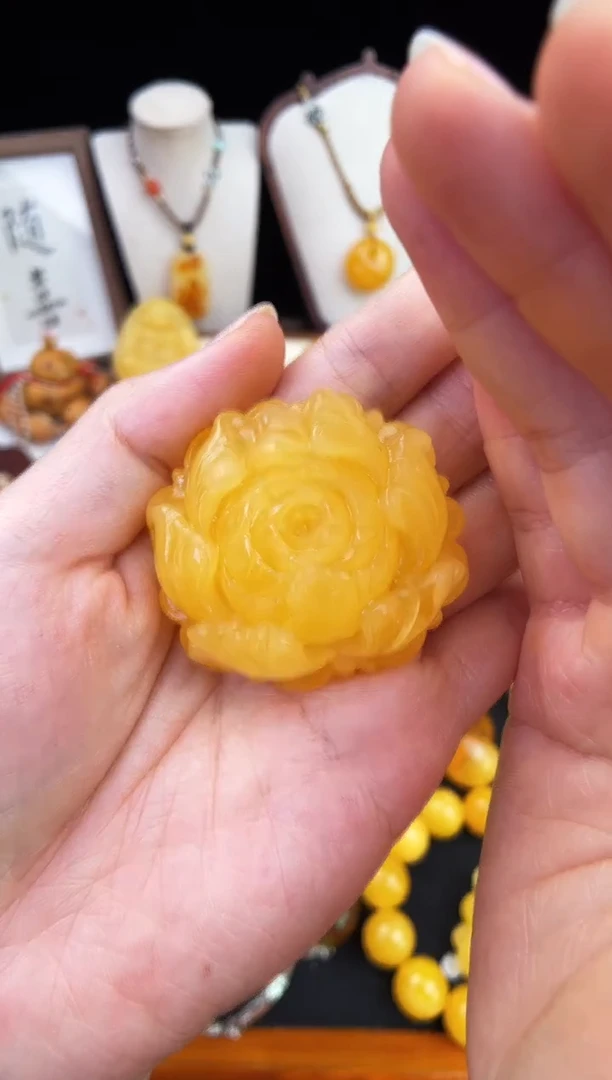 琥珀未镶嵌珠宝奇石R****r柒月
