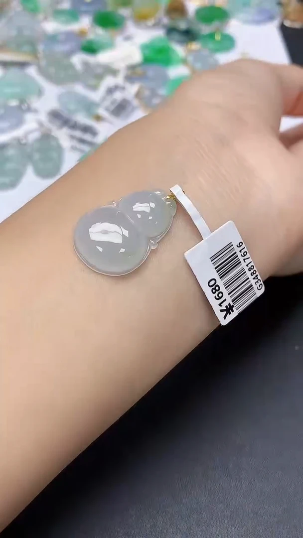 翡翠18K金镶嵌颈饰天然缅甸a货翡翠