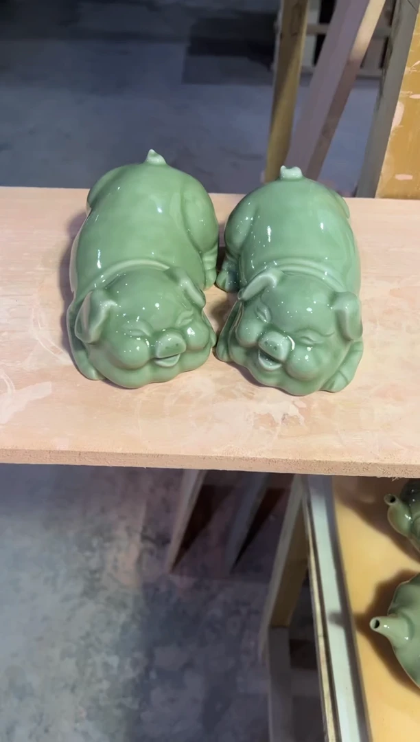 耀州窑青瓷摆件小猪（一对）