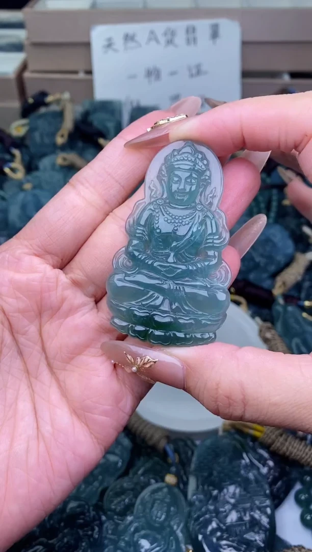 颈饰未镶嵌翡翠