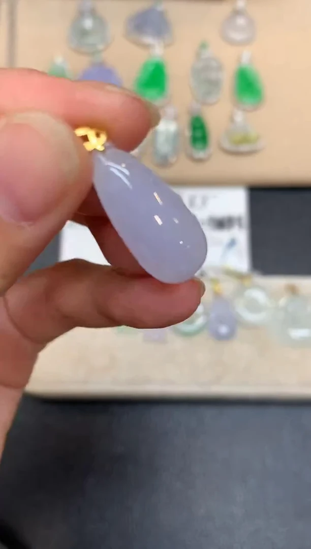 颈饰18K金镶嵌翡翠福瓜【无服务费