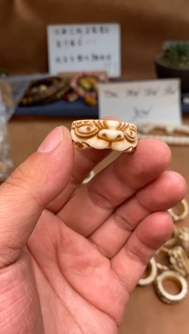 【闪购商品】牛骨其他P1073-瑞兽扳指-有棕裂