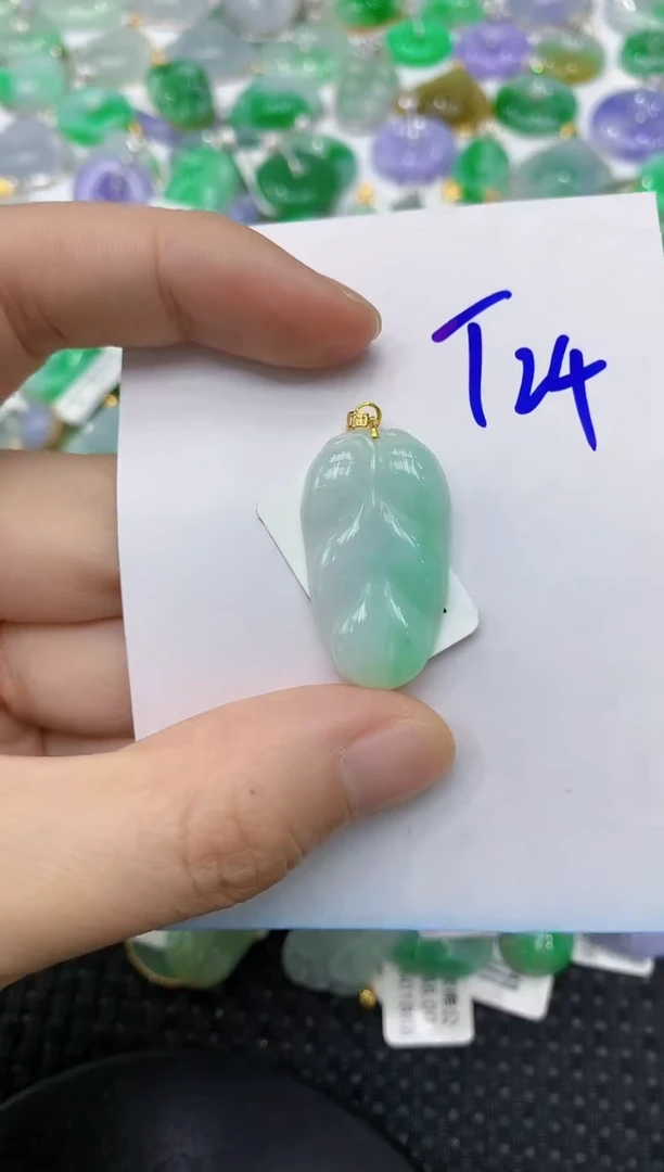 翡翠18K金镶嵌颈饰1111111111
