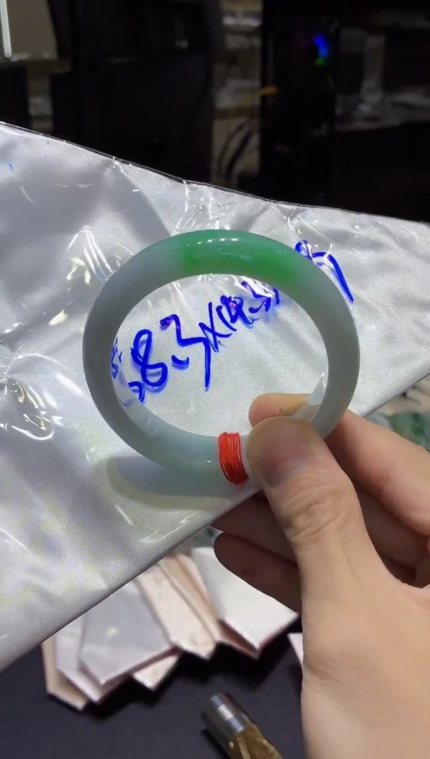 未镶嵌手镯翡翠翡翠手镯