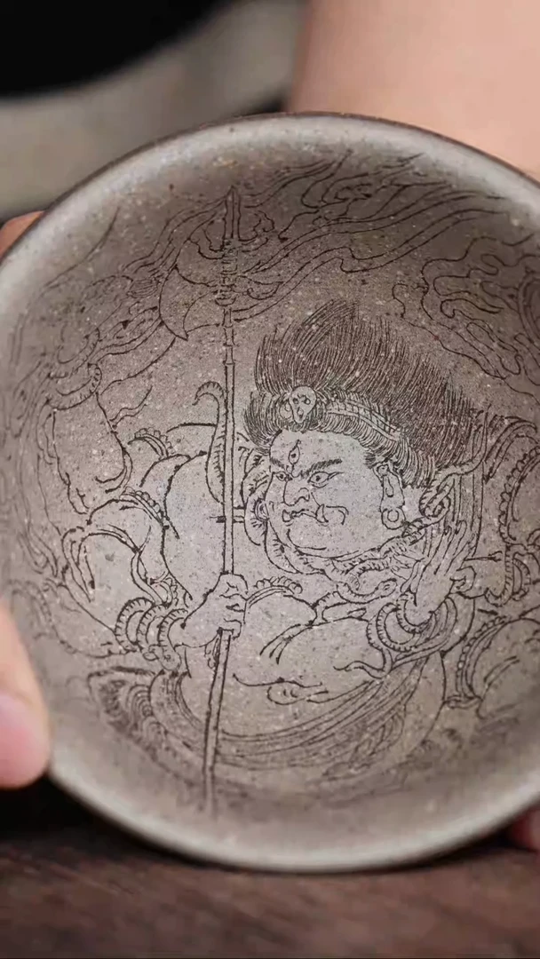 鲨鱼皮刻绘大黑天紫砂杯