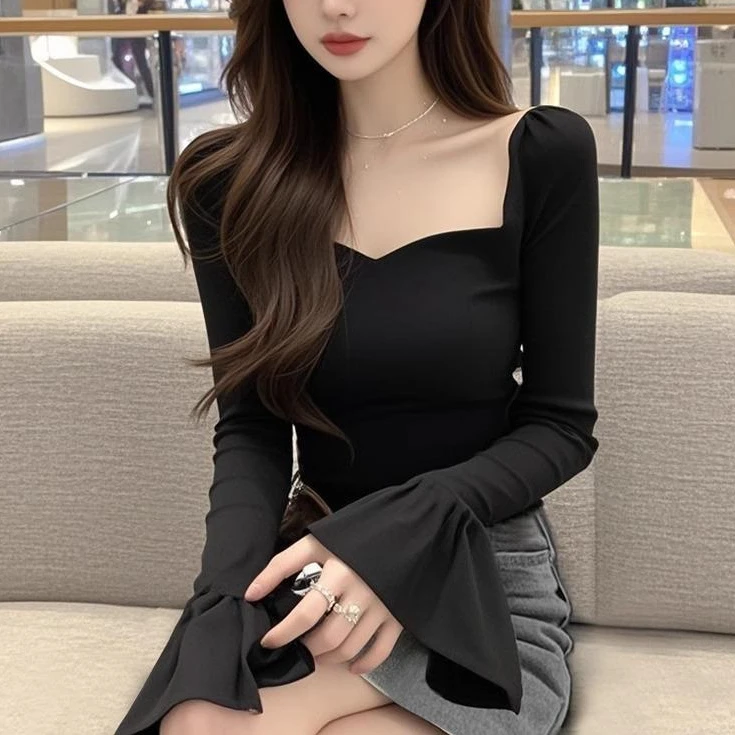 秋冬独特甜辣妹黑色方领修身短款打底衫女内搭设计感喇叭长袖上衣