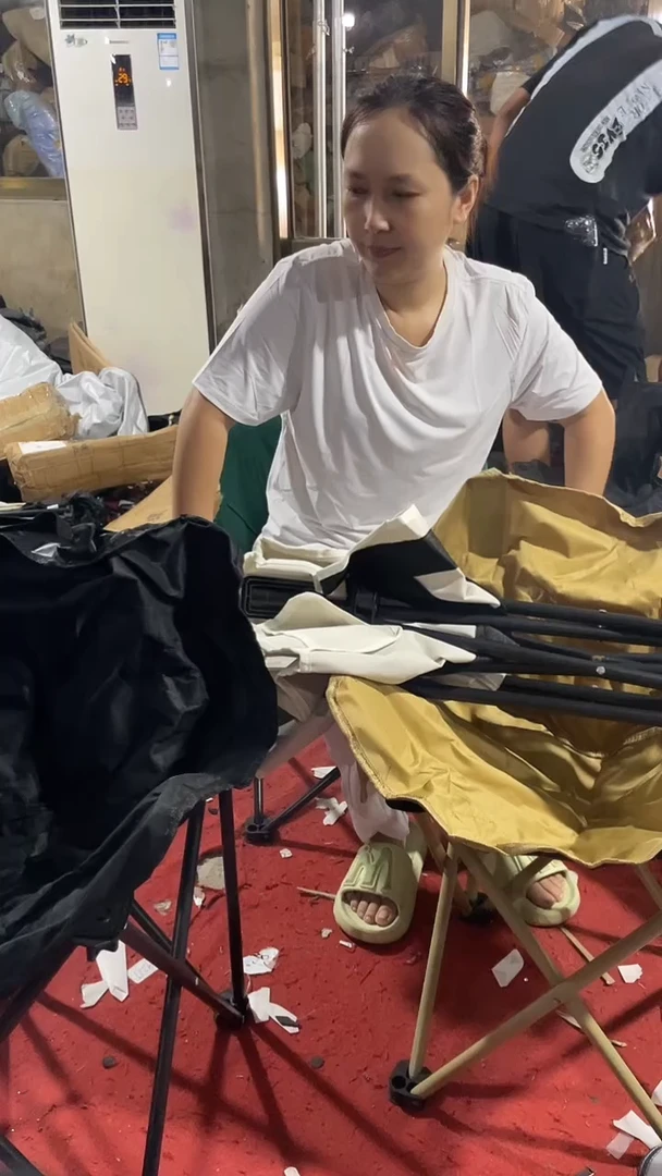 铁低背月亮椅 生锈 颜色随机一把