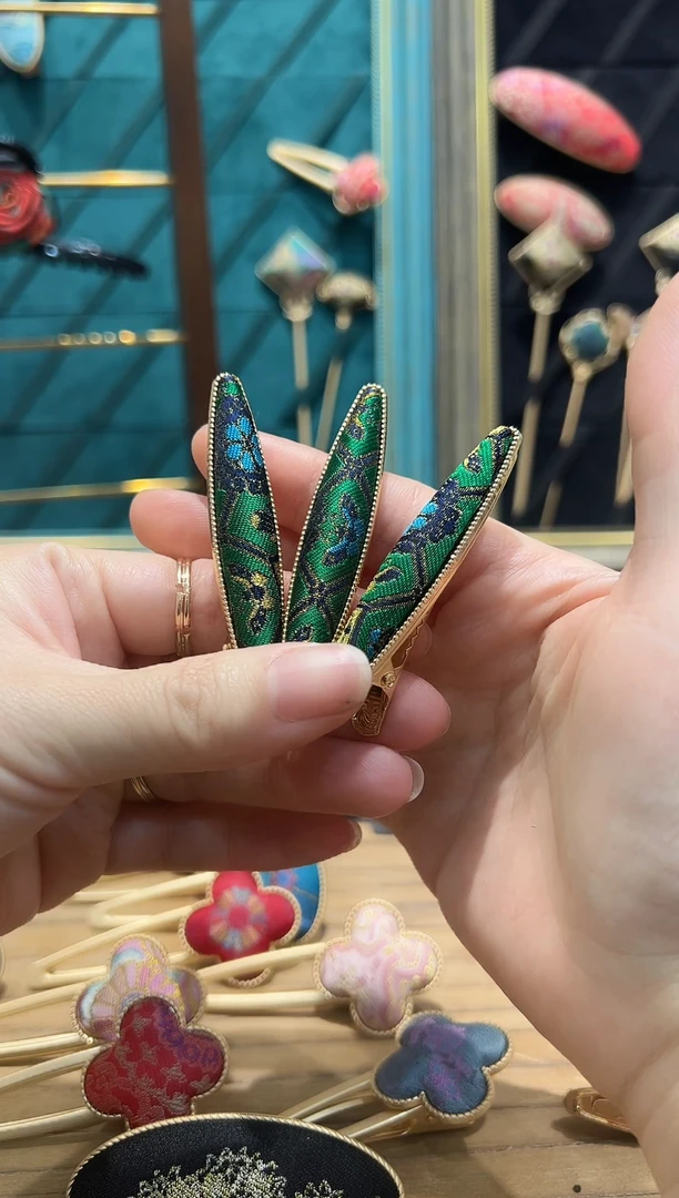 【闪购商品】【一物一拍】绿四达小柳叶发夹不挑花位一个