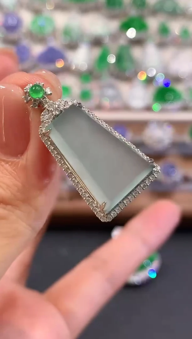 吊坠(不含链)18K金镶嵌翡翠a126