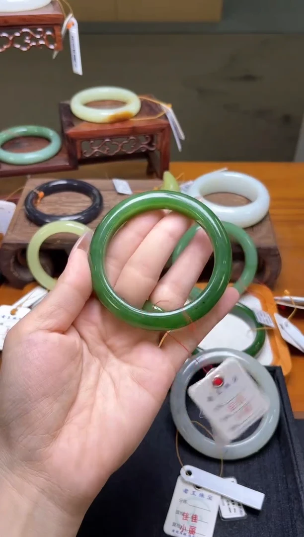 未镶嵌手镯和田玉俄料碧玉  57圈