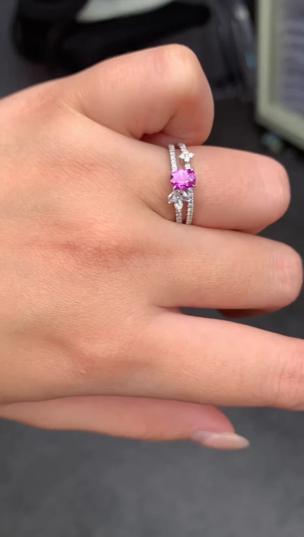 【闪购商品】彩色蓝宝石戒指18K金镶嵌57分粉蓝宝戒指
