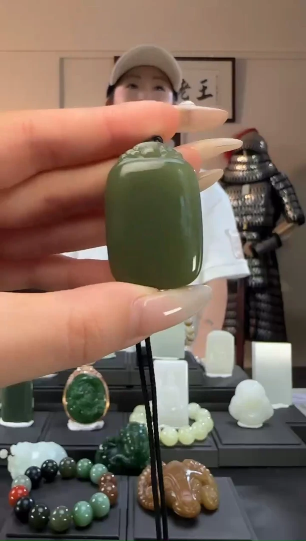 颈饰未镶嵌和田玉青黄口无事牌