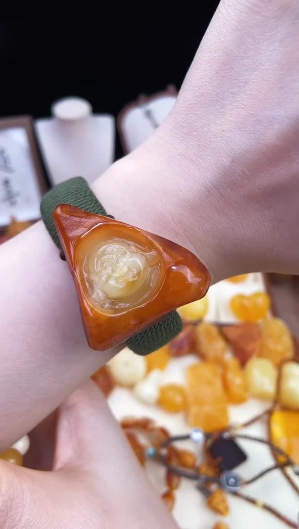 琥珀未镶嵌珠宝奇石柒月