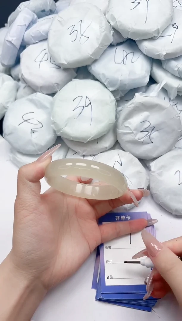 未镶嵌手镯石英质玉9/59