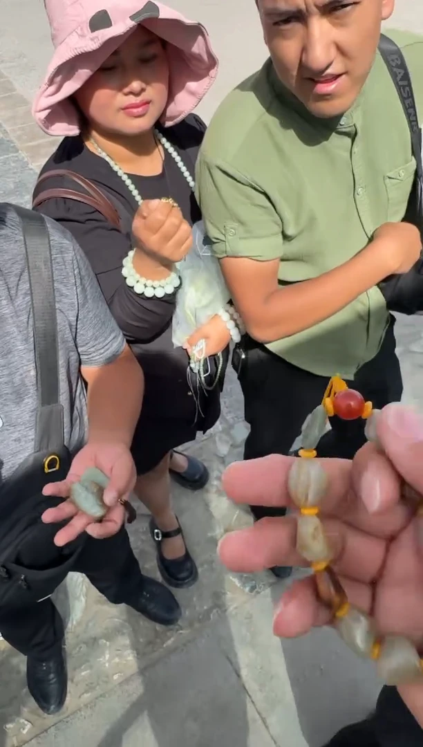 未镶嵌和田玉（糖玉）挂件和田玉