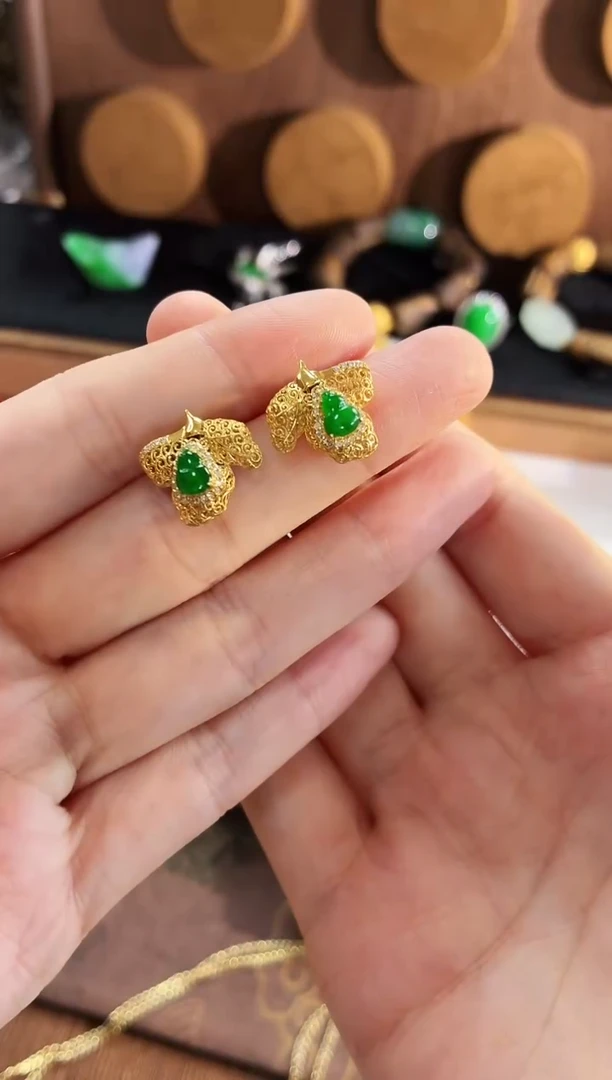 18K金镶嵌翡翠耳饰耳饰