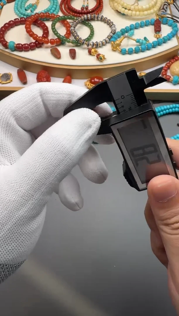 未镶嵌配饰南红玛瑙旁**~111