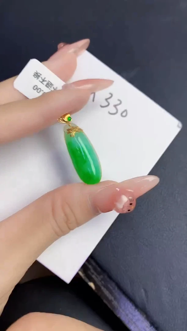 颈饰18K金镶嵌翡翠缅甸天然翡翠A货