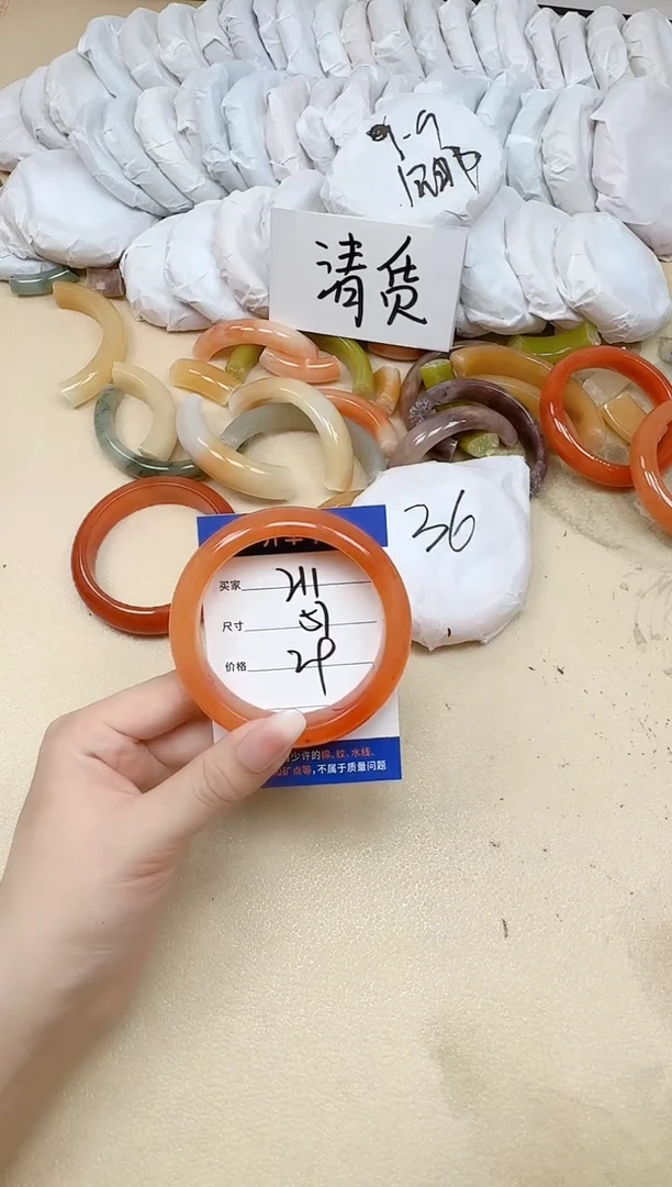 未镶嵌手镯石英质玉211/57