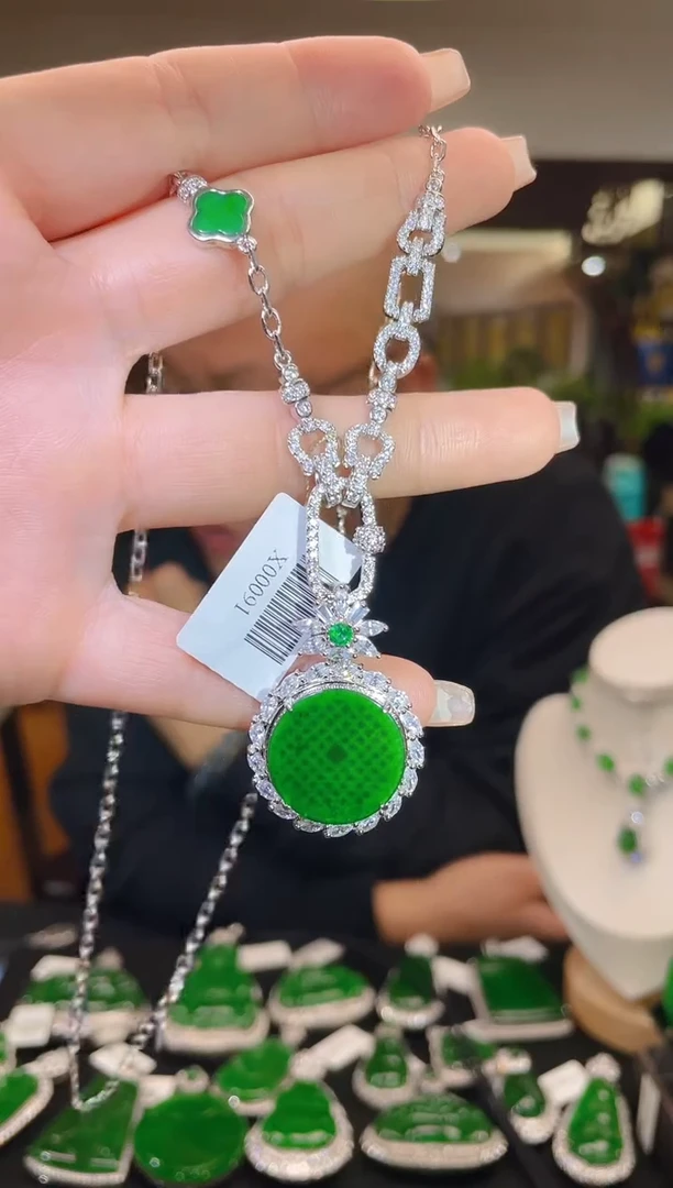 【闪购商品】翡翠吊坠(不含链)未镶嵌多样性发其一