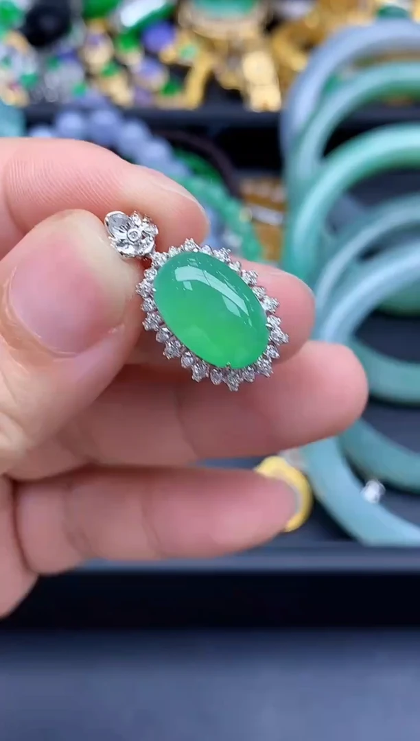 颈饰18K金镶嵌翡翠520-春日珠宝