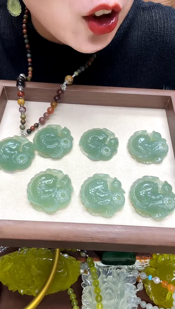 未镶嵌岫玉吊坠多样性发货发其中之一