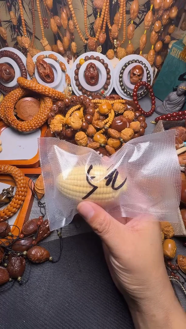 手串橄榄核悠**哈玉米一个