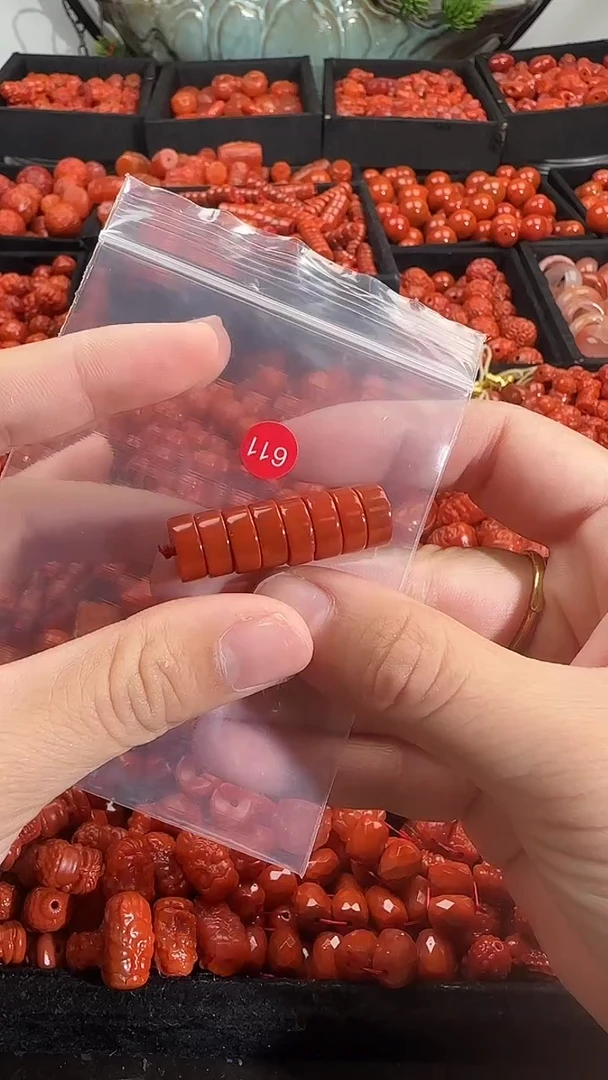 颈饰未镶嵌南红玛瑙1