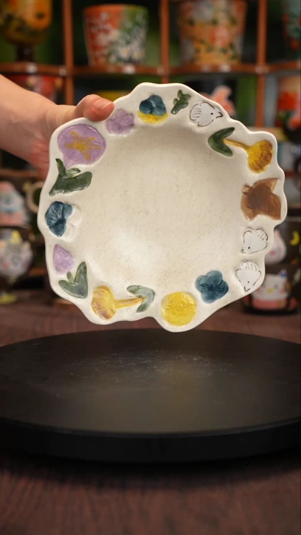 釉下手绘陶瓷盘子