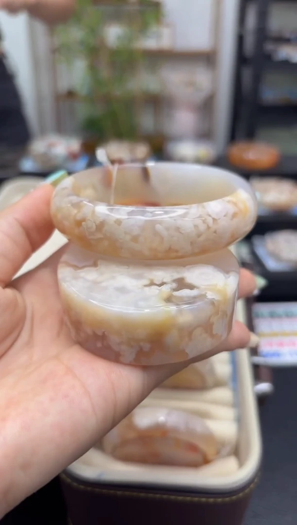 石英质玉手镯未镶嵌C767(62圈赠送镯心)