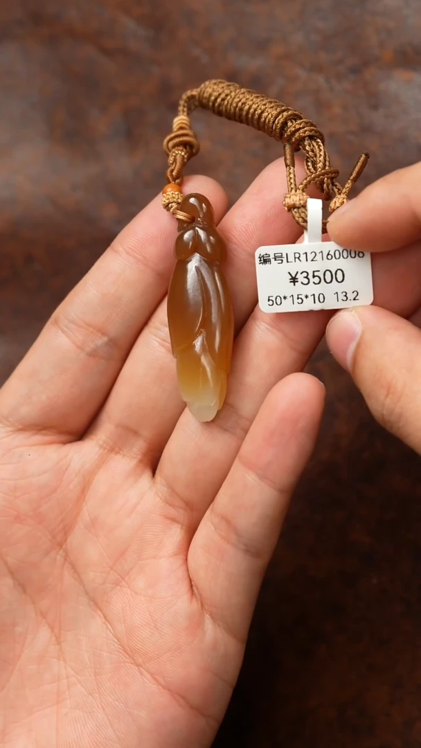 颈饰未镶嵌和田玉吊坠 LR