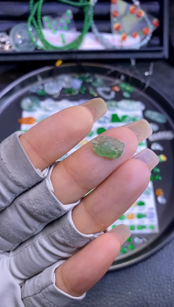 未镶嵌挂件翡翠花