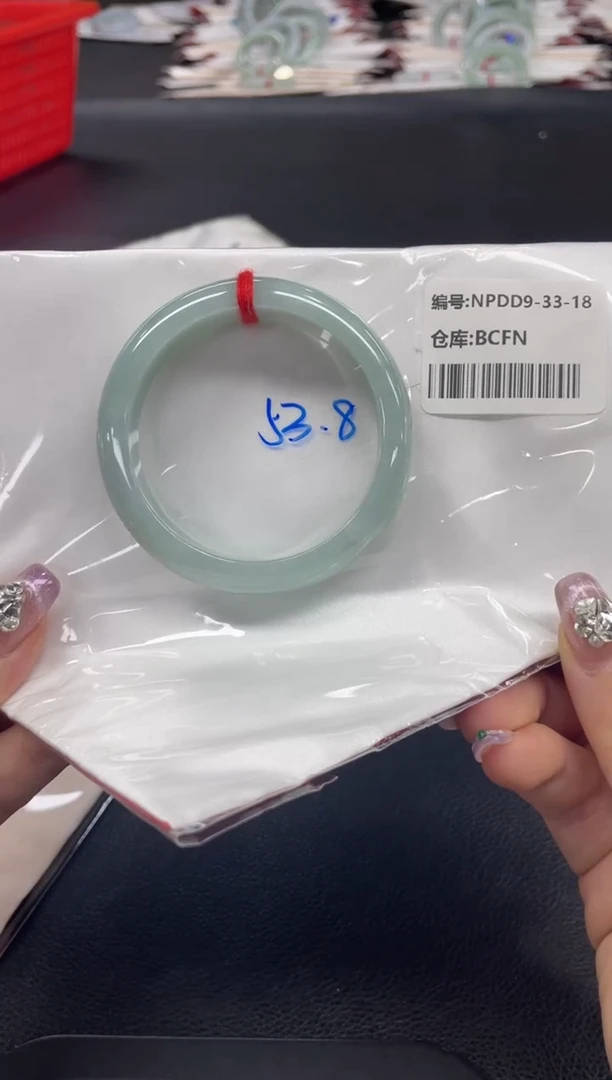 翡翠手镯未镶嵌翡翠手镯