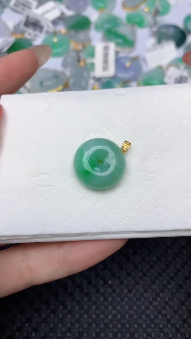 翡翠18K金镶嵌颈饰天然翡翠a货