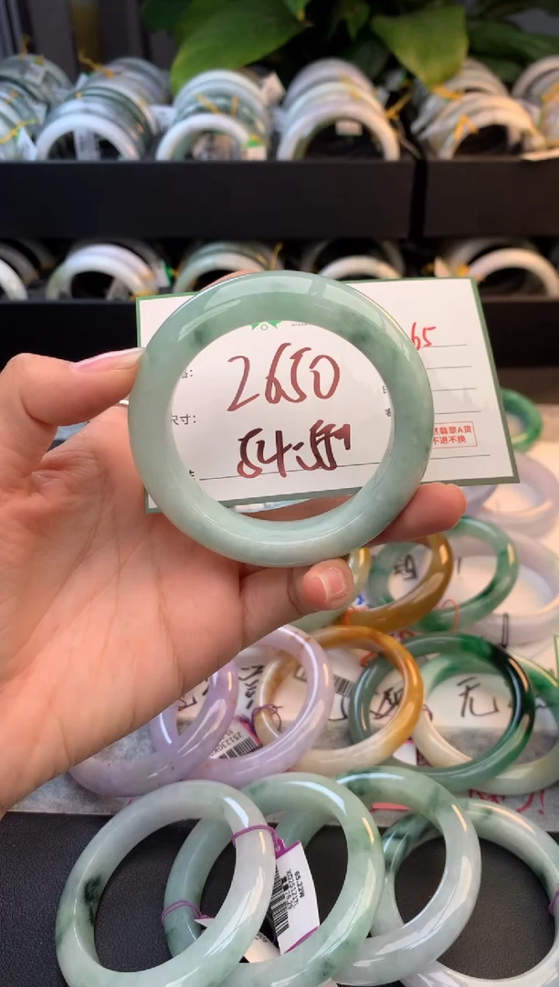 未镶嵌定制翡翠毛货需精细抛光+多人